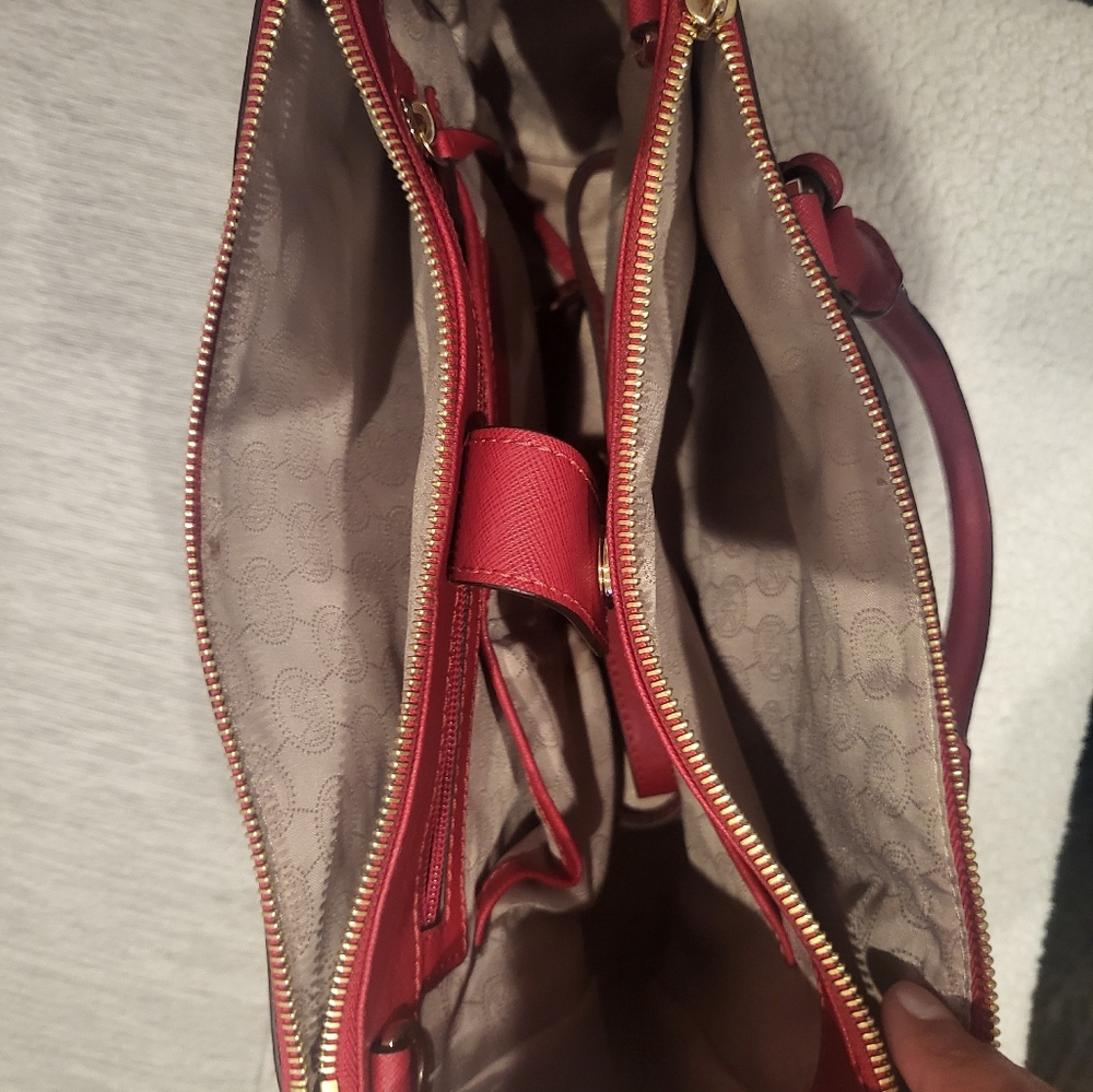 #61 Micheal  Kors red purse - Picture 8 of 9